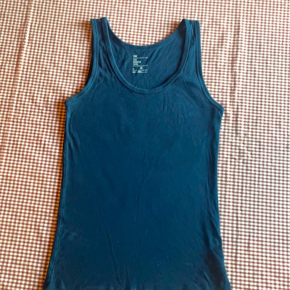 navy blue size M gap, dark grey size L, dark grey size L, white tank size M